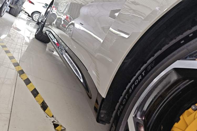 Used Xiaomi Auto SU7 2024 Four-Wheel Drive Ultra-Long Range Advanced Intelligent Driving Max Edition Right Side Sill
