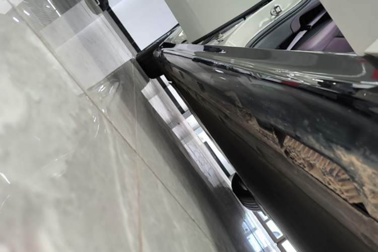 Used Xiaomi Auto SU7 2024 Rear-Drive Long-Range Intelligent Driving Version Right Side Sill