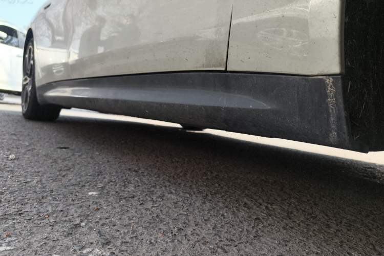 Used Xiaomi Auto SU7 2024 Rear-Drive Long-Range Intelligent Driving Version Right Side Sill