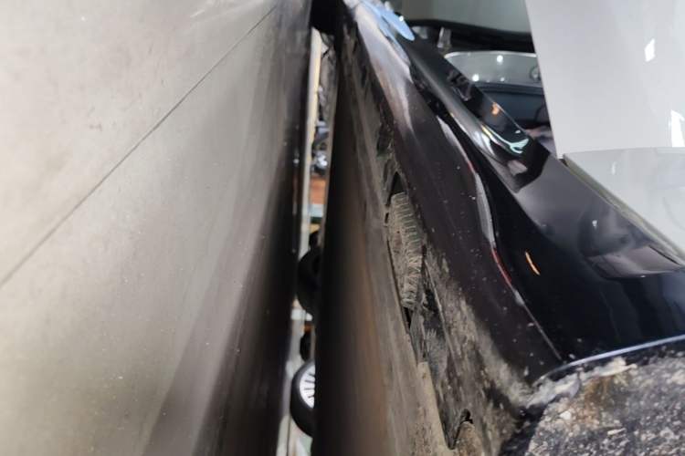 Used Xiaomi Auto SU7 2024 Rear-Drive Long-Range Intelligent Driving Version Right Side Sill