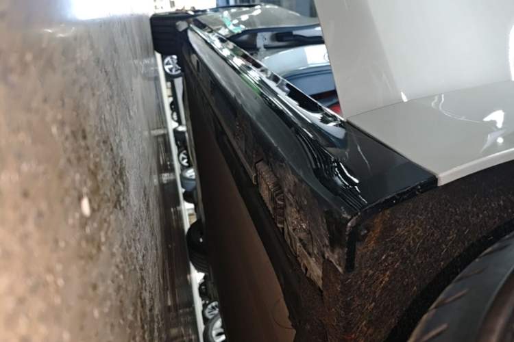 Used Xiaomi Auto SU7 2024 Rear-Drive Long-Range Intelligent Driving Version Right Side Sill