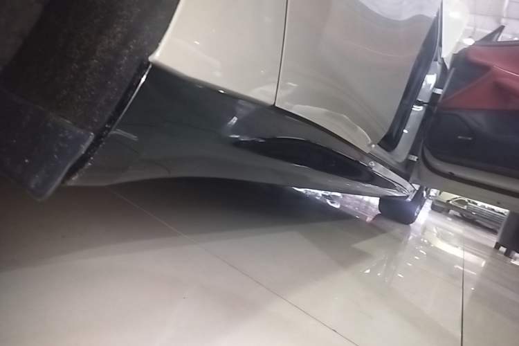 Used Xiaomi Auto SU7 2024 Rear-Drive Long-Range Intelligent Driving Version Right Side Sill