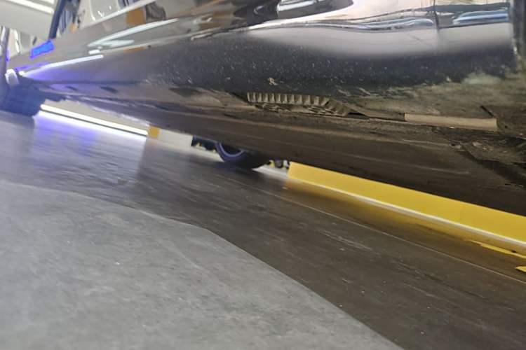 Used Xiaomi Auto SU7 2024 Rear-Drive Long-Range Intelligent Driving Version Right Side Sill