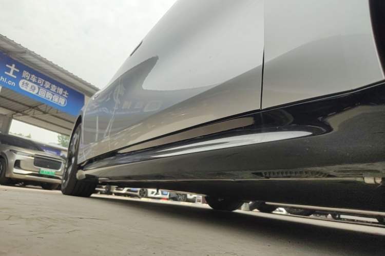 Used Xiaomi Auto SU7 2024 Rear-Drive Ultra-Long Range Advanced Pro-Level Intelligent Driving Version Right Side Sill