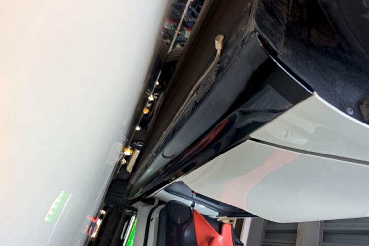 Used Xiaomi Auto SU7 2024 Rear-Drive Long-Range Intelligent Driving Version Right Side Sill