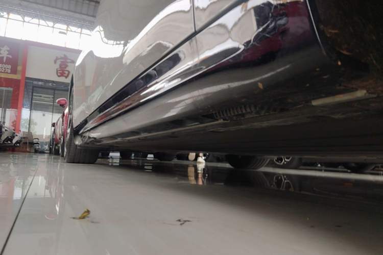 Used Xiaomi Auto SU7 2024 Rear-Drive Long-Range Intelligent Driving Version Right Side Sill