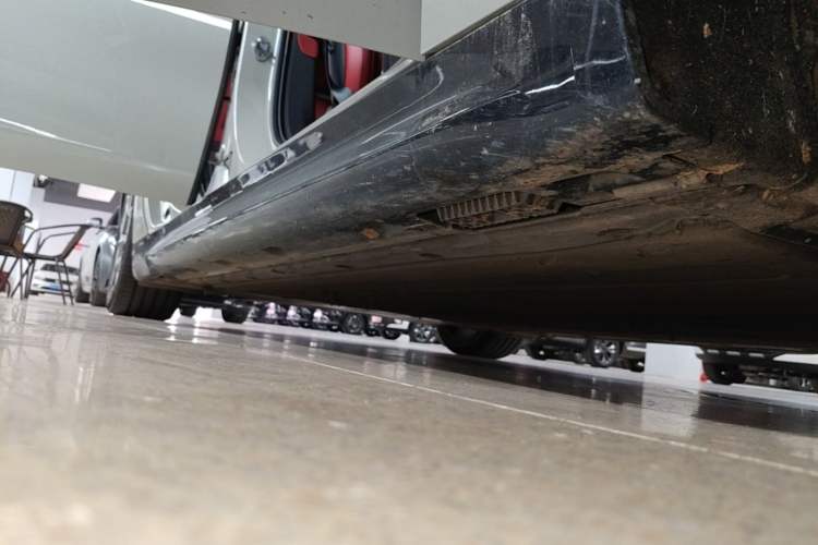 Used Xiaomi Auto SU7 2024 Rear-Drive Long-Range Intelligent Driving Version Right Side Sill