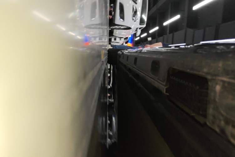 Used Xiaomi Auto SU7 2024 Rear-Drive Ultra-Long Range Advanced Pro-Level Intelligent Driving Version Right Side Sill