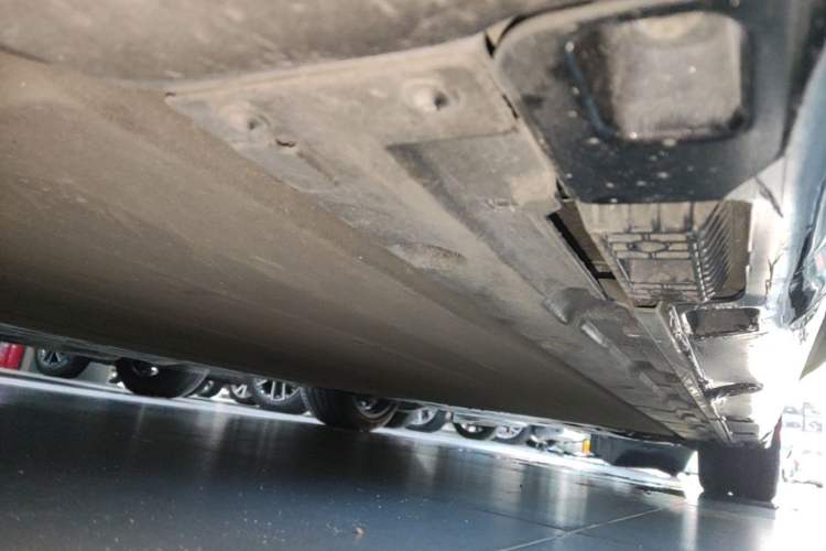 Used Xiaomi Auto SU7 2024 Rear-Drive Long-Range Intelligent Driving Version Right Side Sill