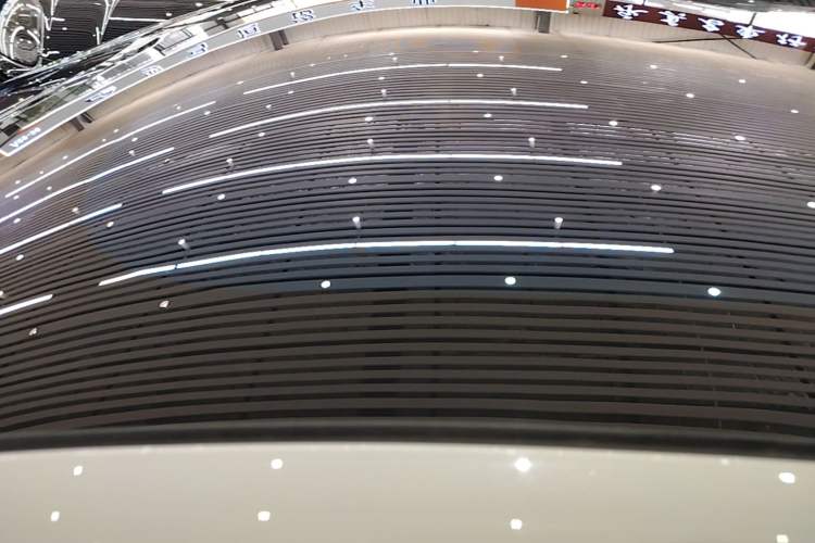 Used Xiaomi Auto SU7 2024 Rear-Drive Long-Range Intelligent Driving Version Roof