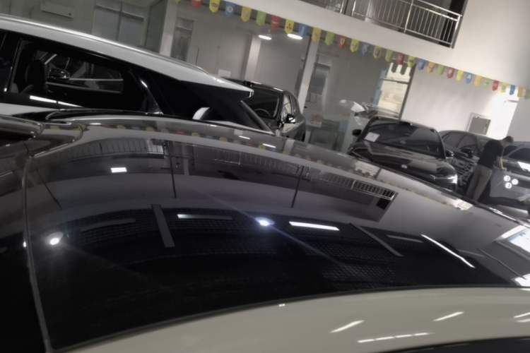 Used Xiaomi Auto SU7 2024 Four-Wheel Drive Ultra-Long Range Advanced Intelligent Driving Max Edition Roof