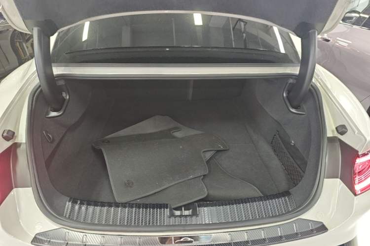 Used Xiaomi Auto SU7 2024 Four-Wheel Drive Ultra-Long Range Advanced Intelligent Driving Max Edition Trunk