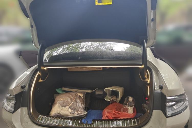 Used Xiaomi Auto SU7 2024 Rear-Drive Long-Range Intelligent Driving Version Trunk
