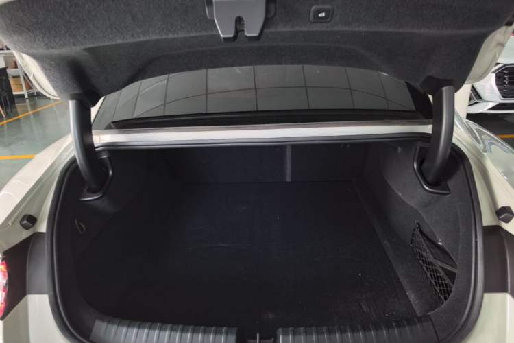 Used Xiaomi Auto SU7 2024 Rear-Drive Long-Range Intelligent Driving Version Trunk