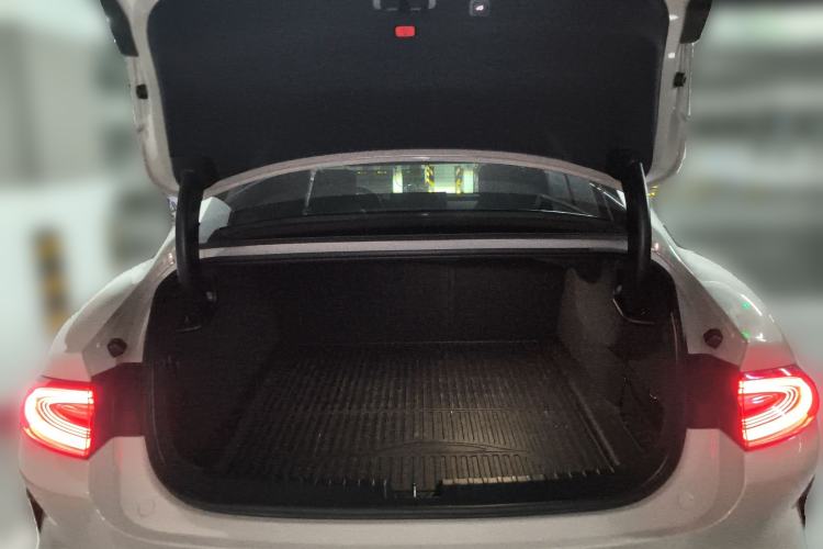 Used Xiaomi Auto SU7 2024 Four-Wheel Drive Ultra-Long Range Advanced Intelligent Driving Max Edition Trunk