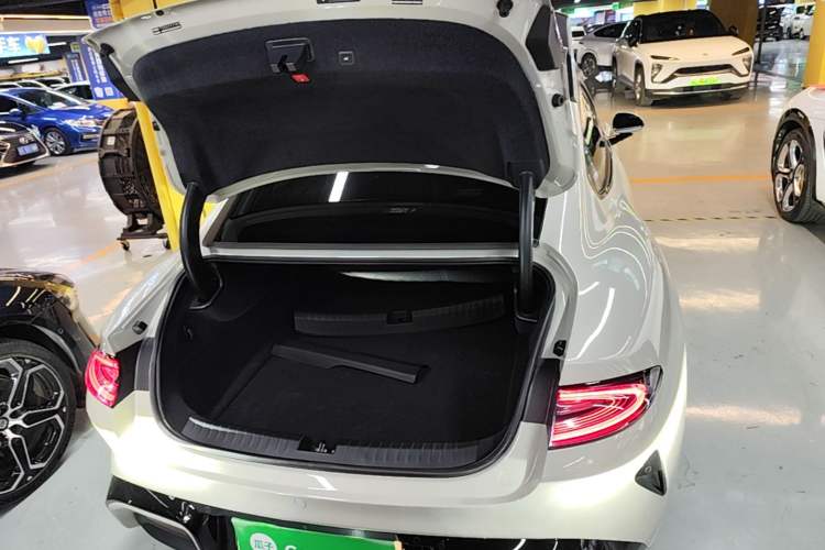 Used Xiaomi Auto SU7 2024 Four-Wheel Drive Ultra-Long Range Advanced Intelligent Driving Max Edition Trunk