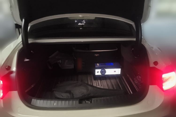 Used Xiaomi Auto SU7 2024 Four-Wheel Drive Ultra-Long Range Advanced Intelligent Driving Max Edition Trunk