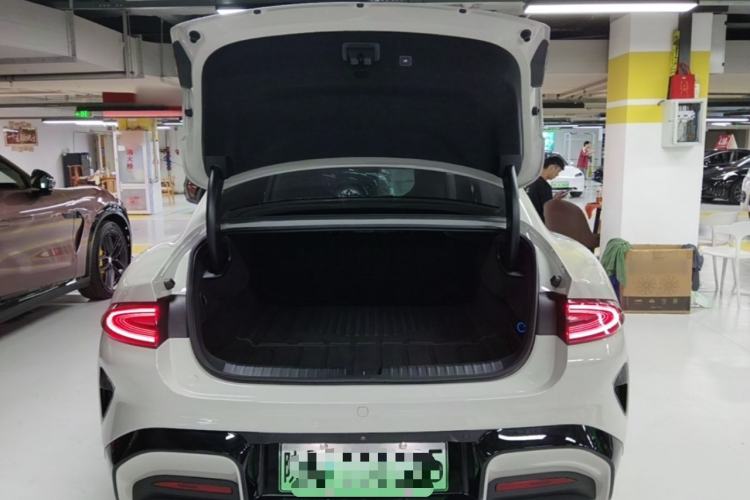 Used Xiaomi Auto SU7 2024 Four-Wheel Drive Ultra-Long Range Advanced Intelligent Driving Max Edition Trunk