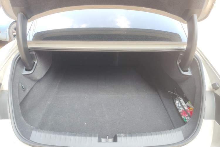 Used Xiaomi Auto SU7 2024 Four-Wheel Drive Ultra-Long Range Advanced Intelligent Driving Max Edition Trunk