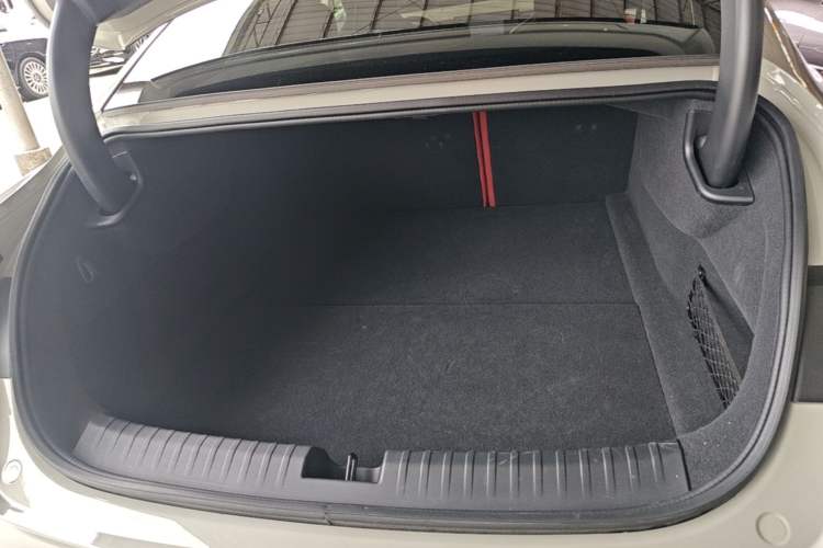 Used Xiaomi Auto SU7 2024 Four-Wheel Drive Ultra-Long Range Advanced Intelligent Driving Max Edition Trunk