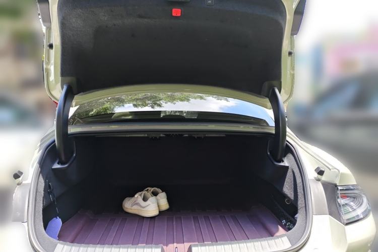 Used Xiaomi Auto SU7 2024 Four-Wheel Drive Ultra-Long Range Advanced Intelligent Driving Max Edition Trunk