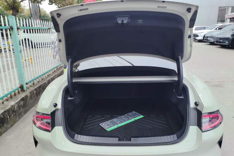 Used Xiaomi Auto SU7 2024 Rear-Drive Ultra-Long Range Advanced Pro-Level Intelligent Driving Version Trunk