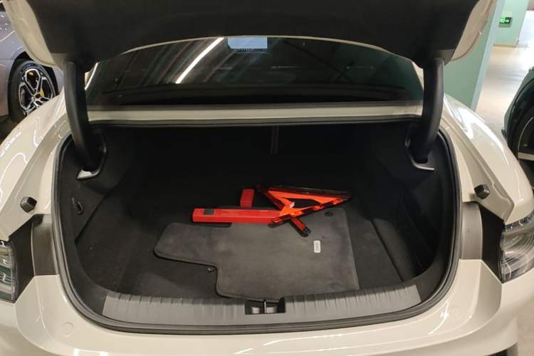 Used Xiaomi Auto SU7 2024 Rear-Drive Long-Range Intelligent Driving Version Trunk