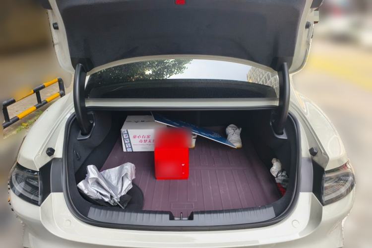 Used Xiaomi Auto SU7 2024 Four-Wheel Drive Ultra-Long Range Advanced Intelligent Driving Max Edition Trunk