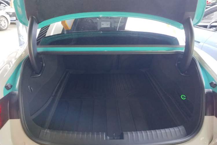 Used Xiaomi Auto SU7 2024 Four-Wheel Drive Ultra-Long Range Advanced Intelligent Driving Max Edition Trunk