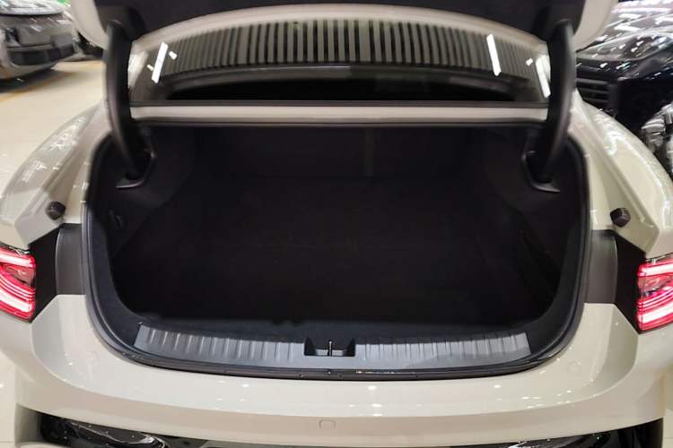 Used Xiaomi Auto SU7 2024 Rear-Drive Long-Range Intelligent Driving Version Trunk