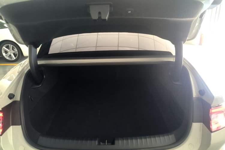 Used Xiaomi Auto SU7 2024 Rear-Drive Long-Range Intelligent Driving Version Trunk