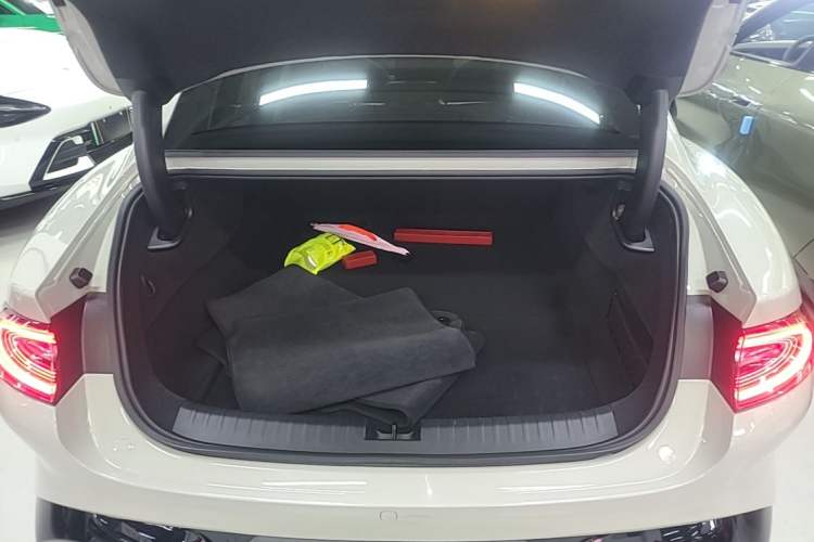 Used Xiaomi Auto SU7 2024 Rear-Drive Long-Range Intelligent Driving Version Trunk