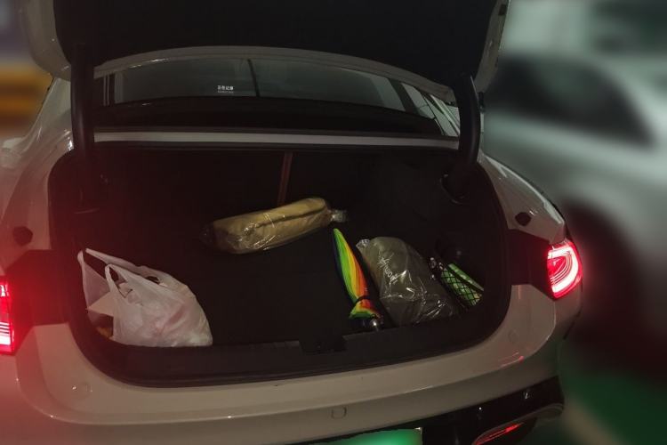 Used Xiaomi Auto SU7 2024 Four-Wheel Drive Ultra-Long Range Advanced Intelligent Driving Max Edition Trunk