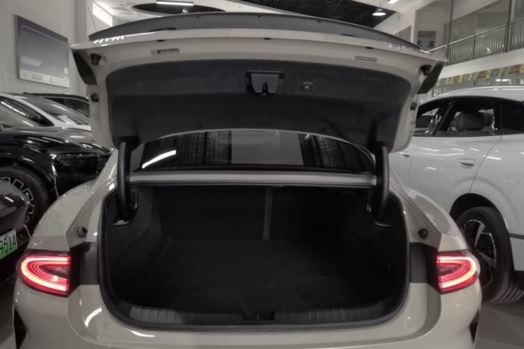Used Xiaomi Auto SU7 2024 Four-Wheel Drive Ultra-Long Range Advanced Intelligent Driving Max Edition Trunk