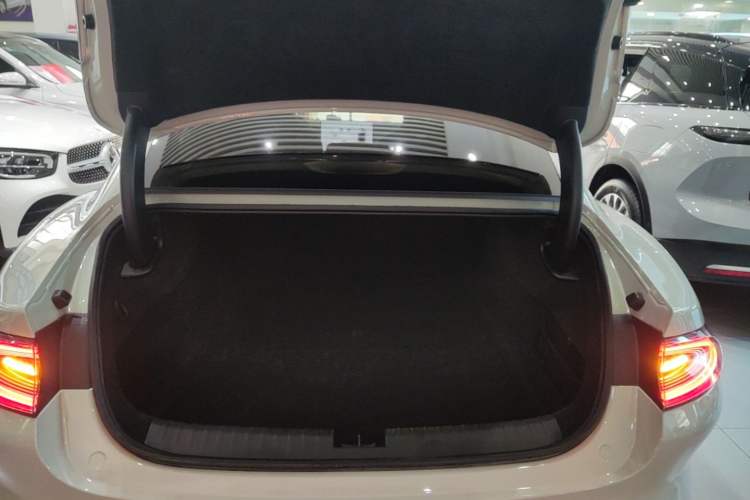 Used Xiaomi Auto SU7 2024 Rear-Drive Long-Range Intelligent Driving Version Trunk