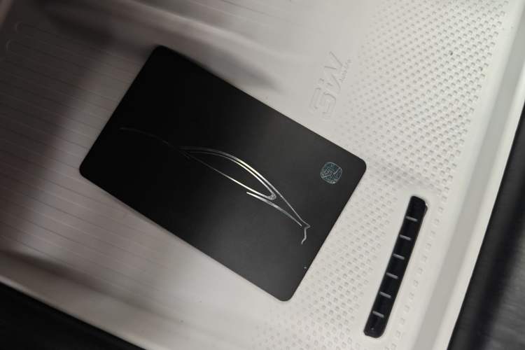 Used Xiaomi Auto SU7 2024 Rear-Drive Long-Range Intelligent Driving Version Vehicle Key