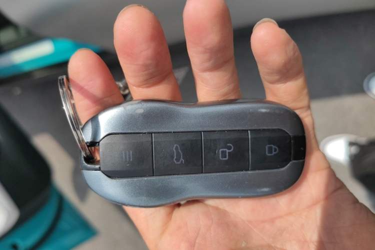 Used Xiaomi Auto SU7 2024 Rear-Drive Long-Range Intelligent Driving Version Vehicle Key
