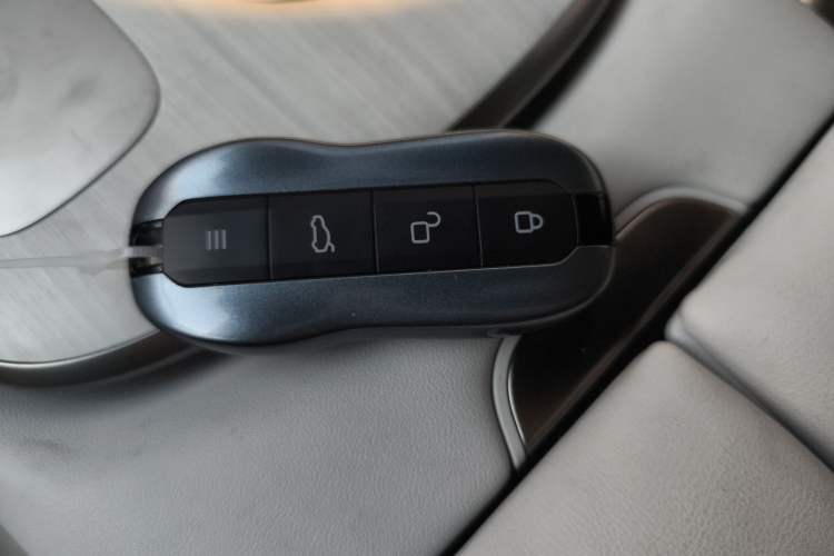 Used Xiaomi Auto SU7 2024 Rear-Drive Long-Range Intelligent Driving Version Vehicle Key