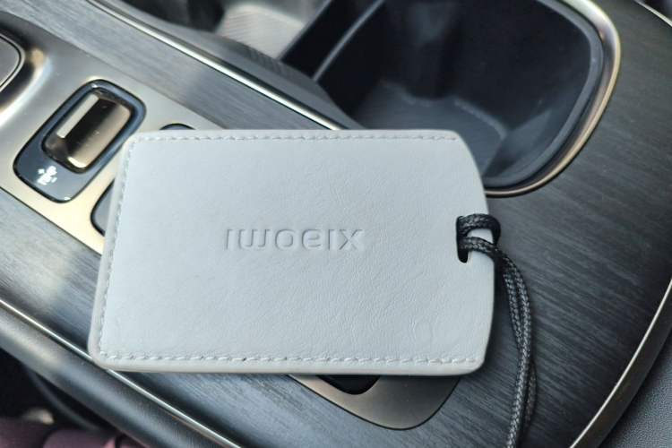 Used Xiaomi Auto SU7 2024 Four-Wheel Drive Ultra-Long Range Advanced Intelligent Driving Max Edition Vehicle Key