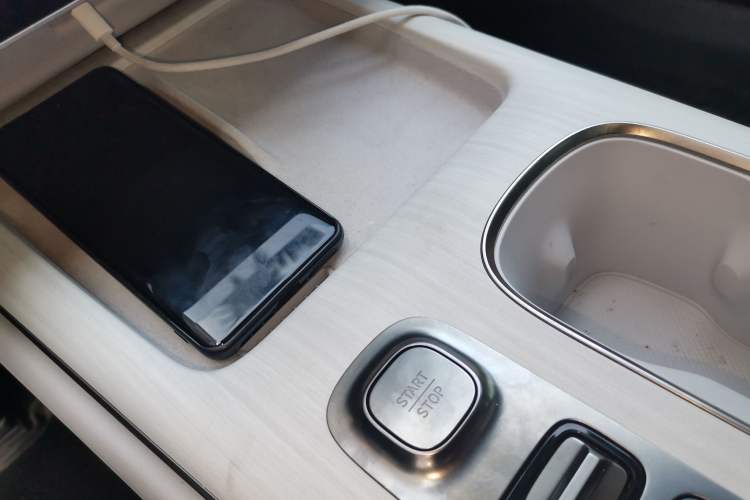 Used Xiaomi Auto SU7 2024 Rear-Drive Ultra-Long Range Advanced Pro-Level Intelligent Driving Version Vehicle Key