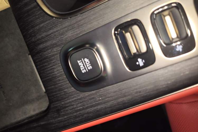Used Xiaomi Auto SU7 2024 Four-Wheel Drive Ultra-Long Range Advanced Intelligent Driving Max Edition Vehicle Key