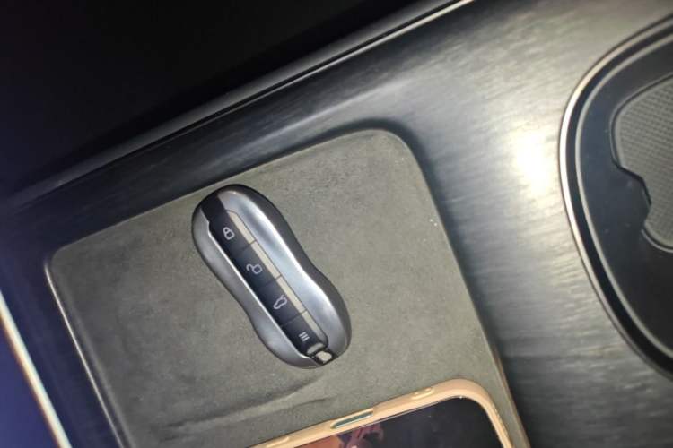 Used Xiaomi Auto SU7 2024 Four-Wheel-Drive Max Founder's Edition Vehicle Key