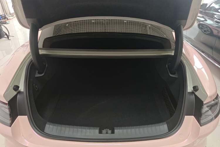 Used Xiaomi Auto SU7 2024 Four-Wheel Drive Ultra-Long Range Advanced Intelligent Driving Max Edition Trunk