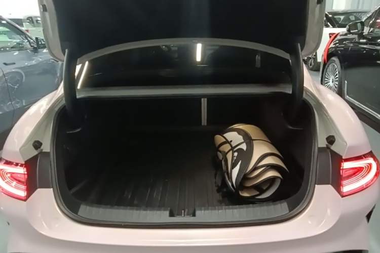 Used Xiaomi Auto SU7 2024 Rear-Drive Long-Range Intelligent Driving Version Trunk
