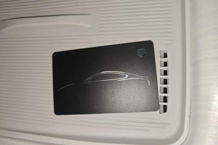 Used Xiaomi Auto SU7 2024 Four-Wheel Drive Ultra-Long Range Advanced Intelligent Driving Max Edition Vehicle Key