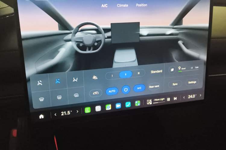 Used Xiaomi Auto SU7 2024 Four-Wheel Drive Ultra-Long Range Advanced Intelligent Driving Max Edition Audio And AC Panel