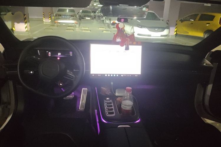 Used Xiaomi Auto SU7 2024 Four-Wheel Drive Ultra-Long Range Advanced Intelligent Driving Max Edition Center Console