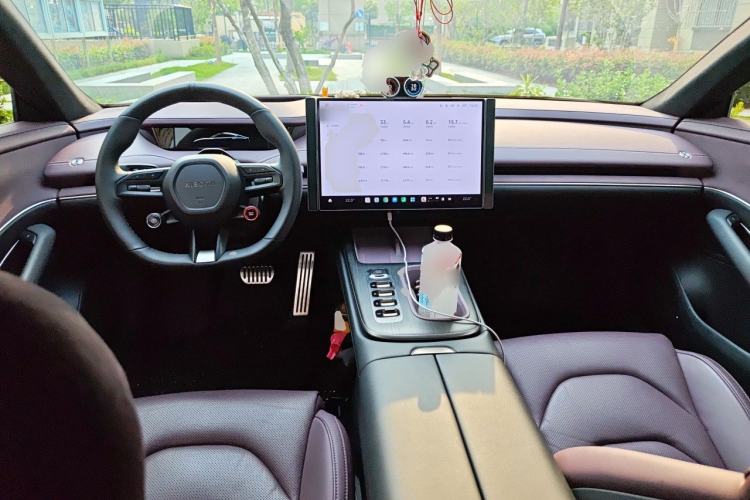 Used Xiaomi Auto SU7 2024 Four-Wheel Drive Ultra-Long Range Advanced Intelligent Driving Max Edition Center Console