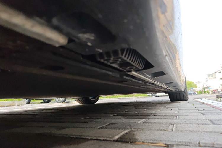 Used Xiaomi Auto SU7 2024 Four-Wheel Drive Ultra-Long Range Advanced Intelligent Driving Max Edition Chassis Front Left