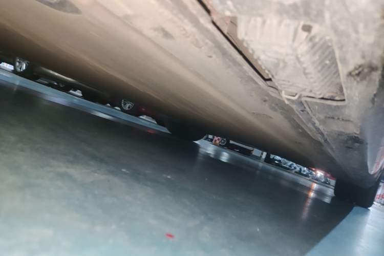 Used Xiaomi Auto SU7 2024 Four-Wheel Drive Ultra-Long Range Advanced Intelligent Driving Max Edition Chassis Front Left